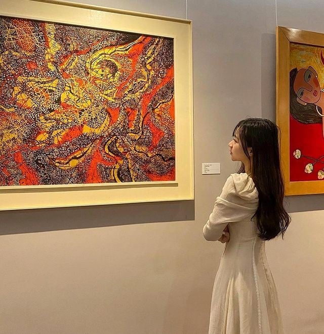 Chụp hình ở Bảo tàng Mỹ thuật Đà Nẵng