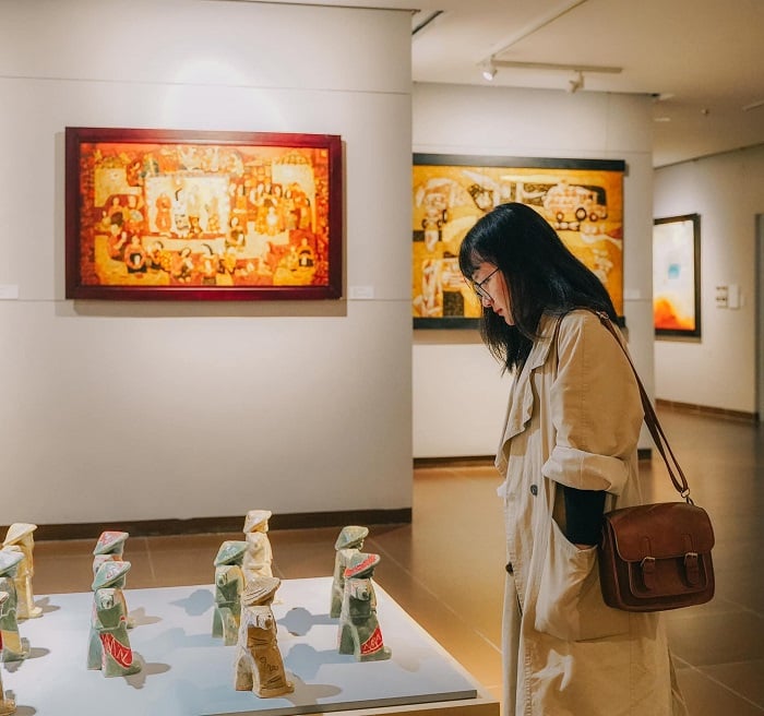 Chụp hỉnh ở Bảo tàng Mỹ thuật