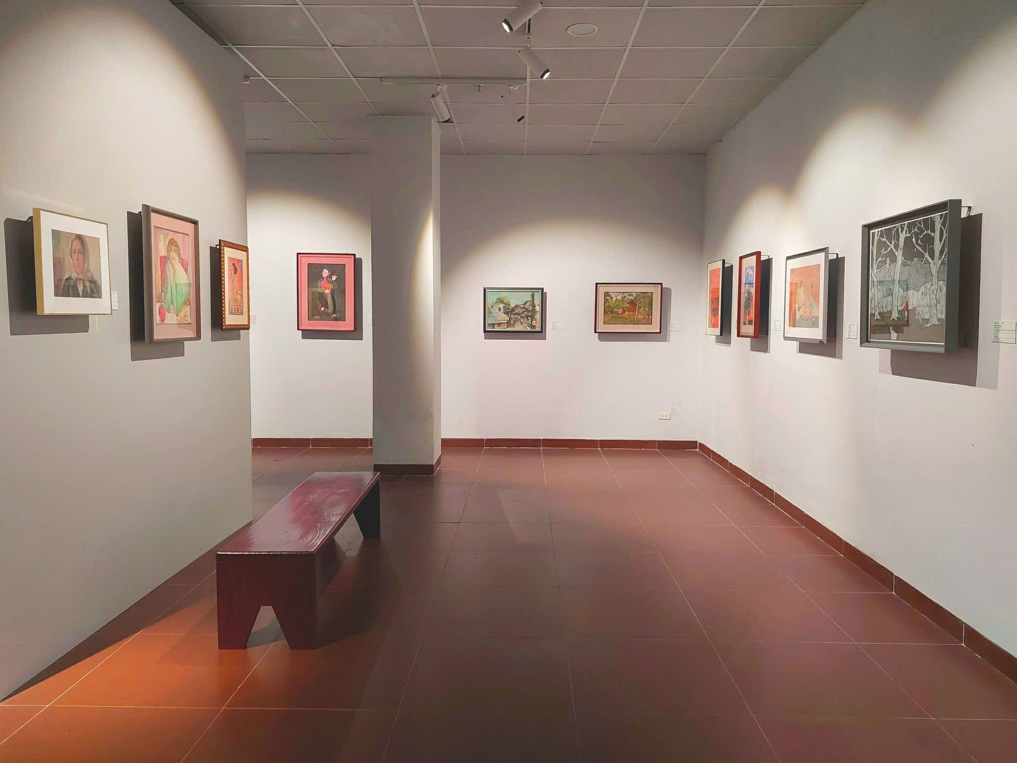 Không gian mỹ thuật hiện đại tầng 1 Bảo tàng Mỹ thuật Đà Nẵng, thích hợp chụp ảnh nghệ thuật